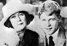 220px-Esenineisadoraduncan1923